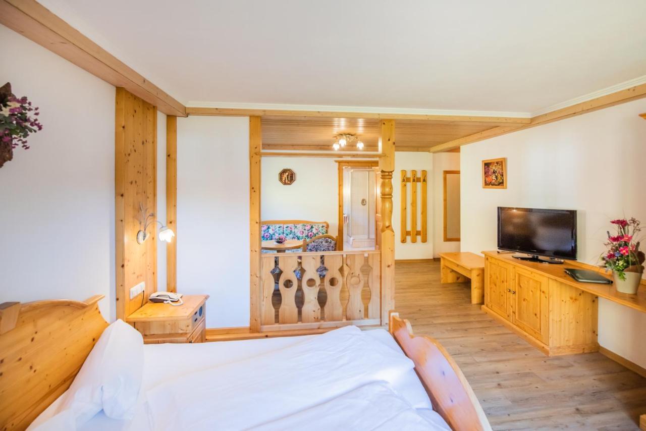Panorama-Hotel Winklerhof Holzgau Exterior photo