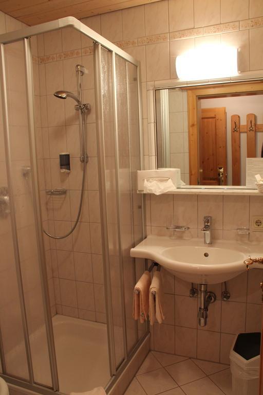 Panorama-Hotel Winklerhof Holzgau Room photo